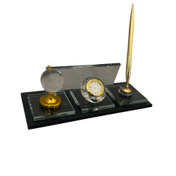 Kristal Masa İsimlik Dünyalı Model